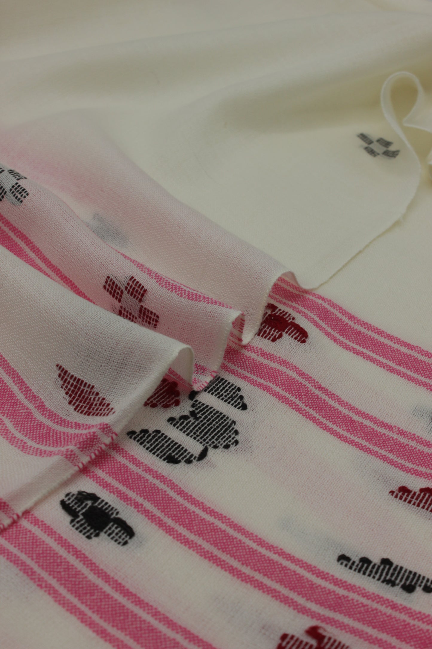 PREMIUM QUALITY OFF WHITE MULTI COLOR WOOLEN SHAWL FOR WOMEN