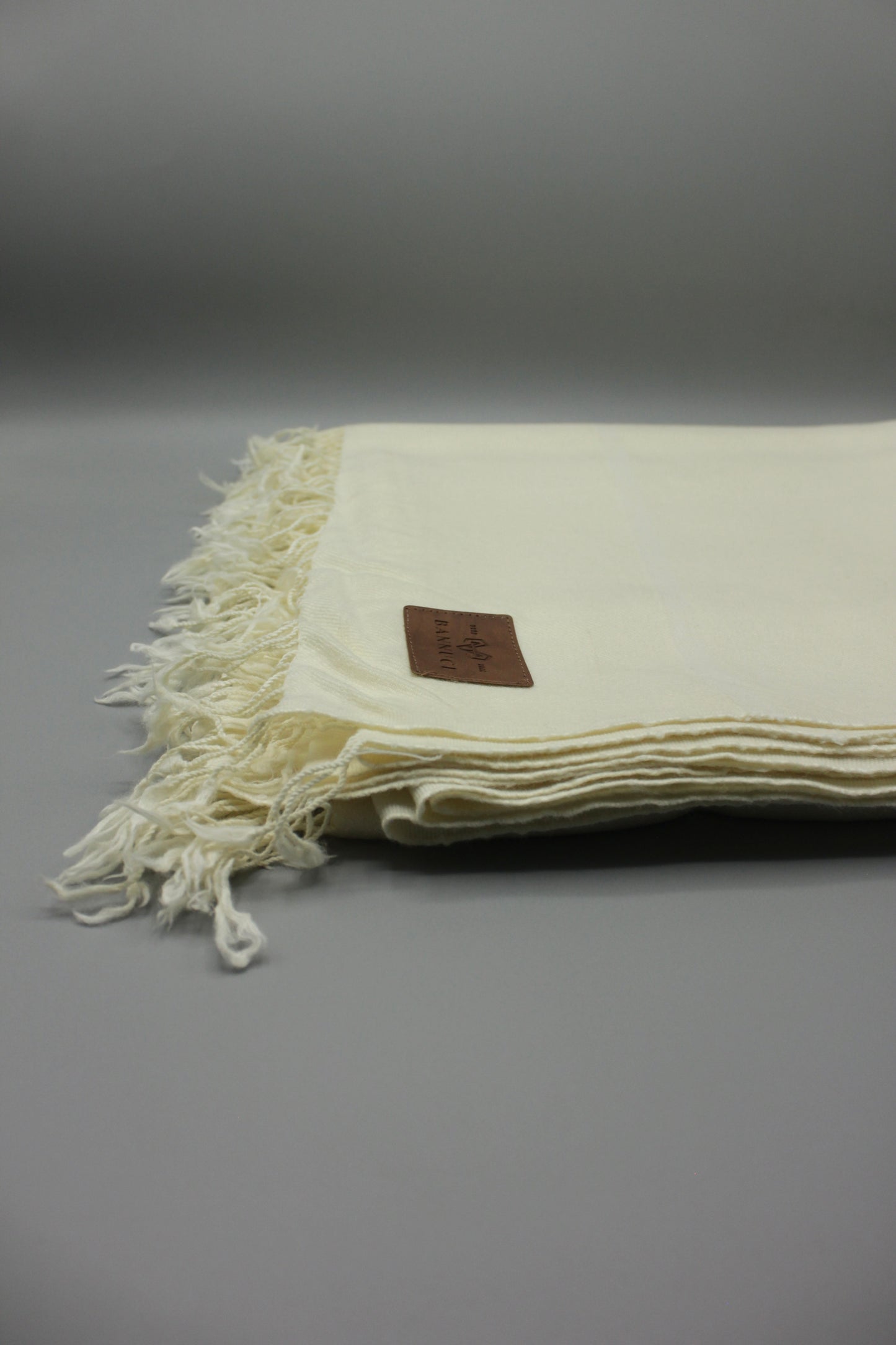 Premium Quality Off White Border Pure Woolen Shawl By Bannuci