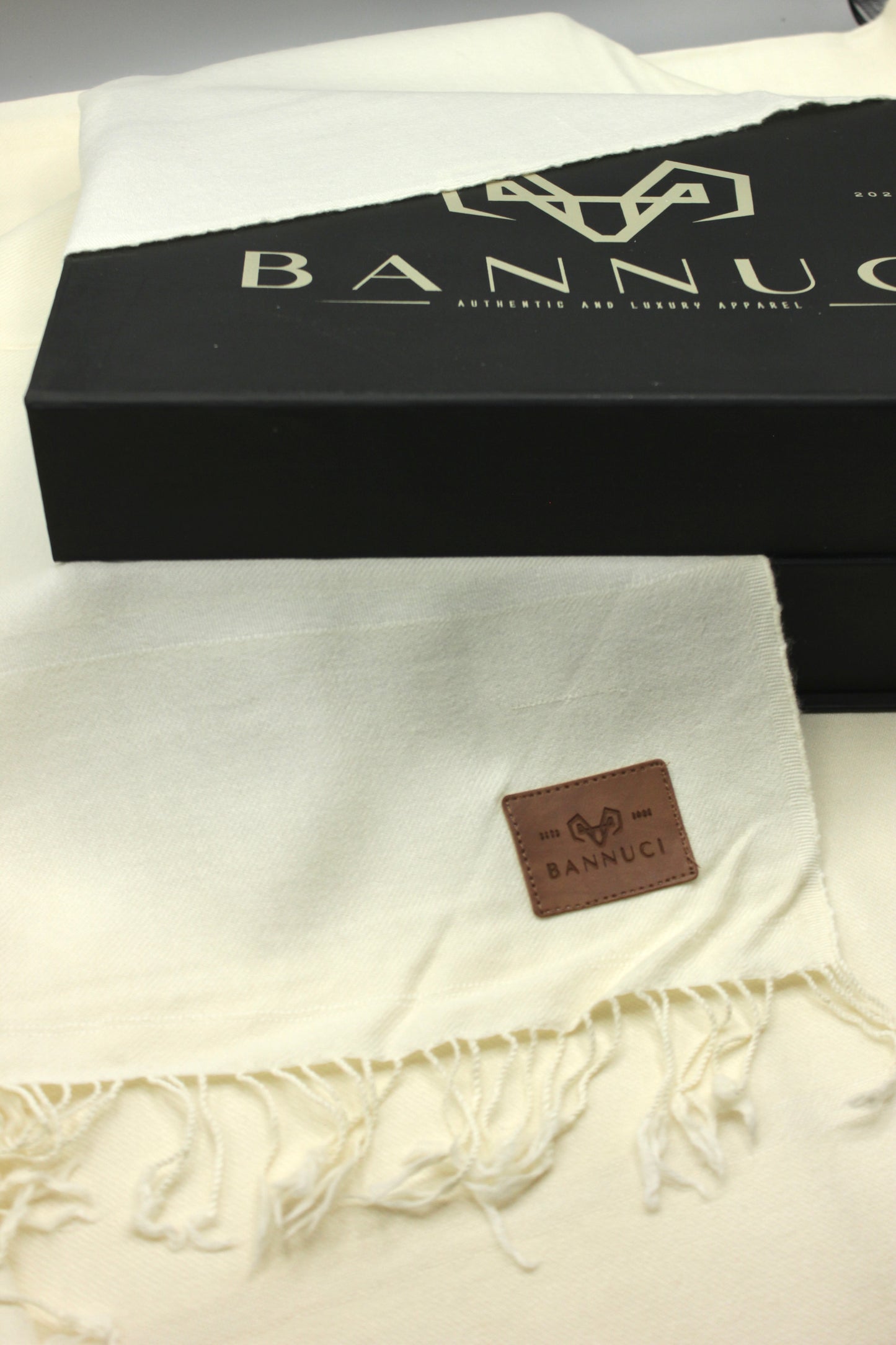 Premium Quality Off White Border Pure Woolen Shawl By Bannuci