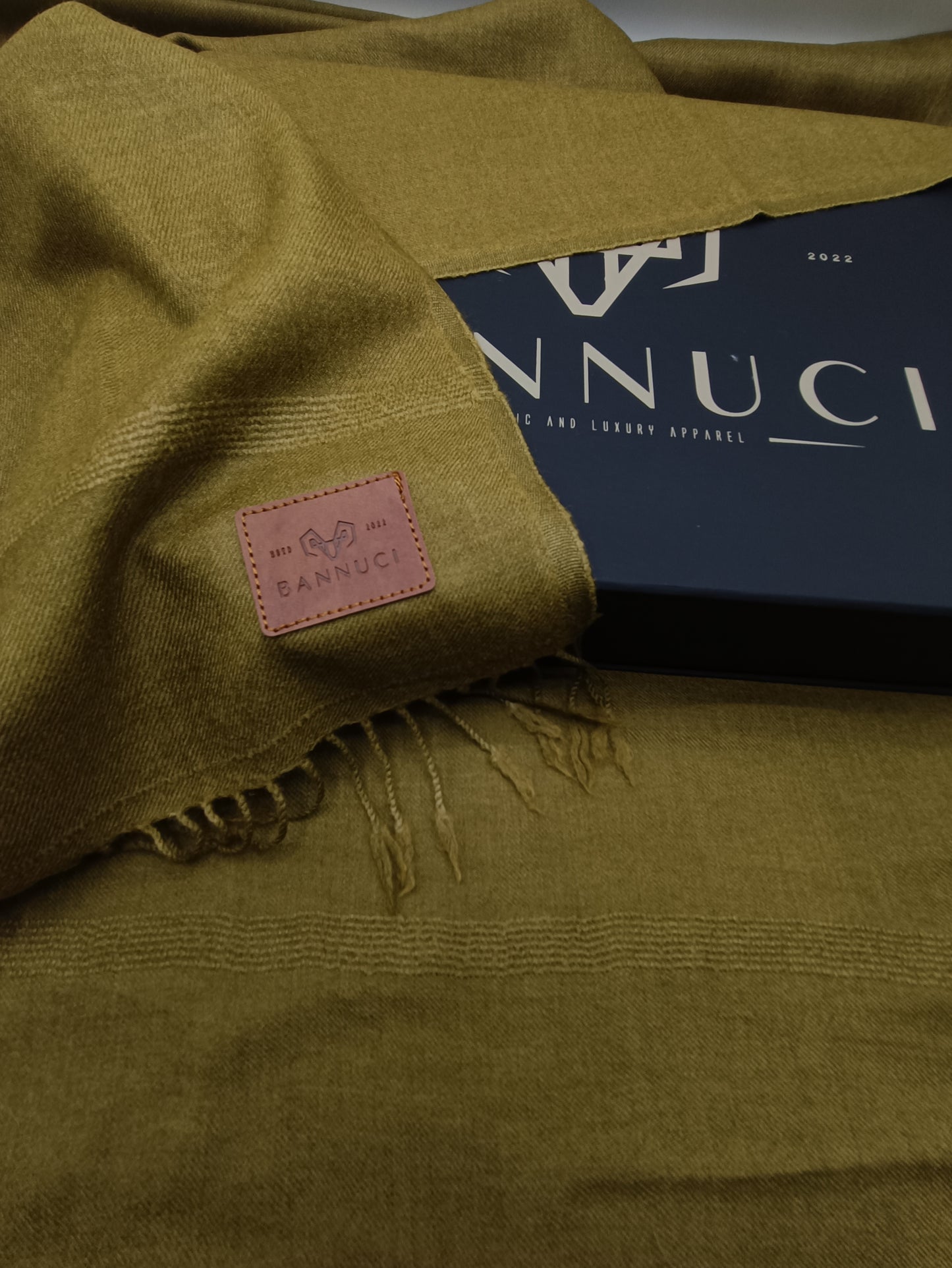 Premium Quality  Dubble fiber Hena plain Pure Woolen Shawl