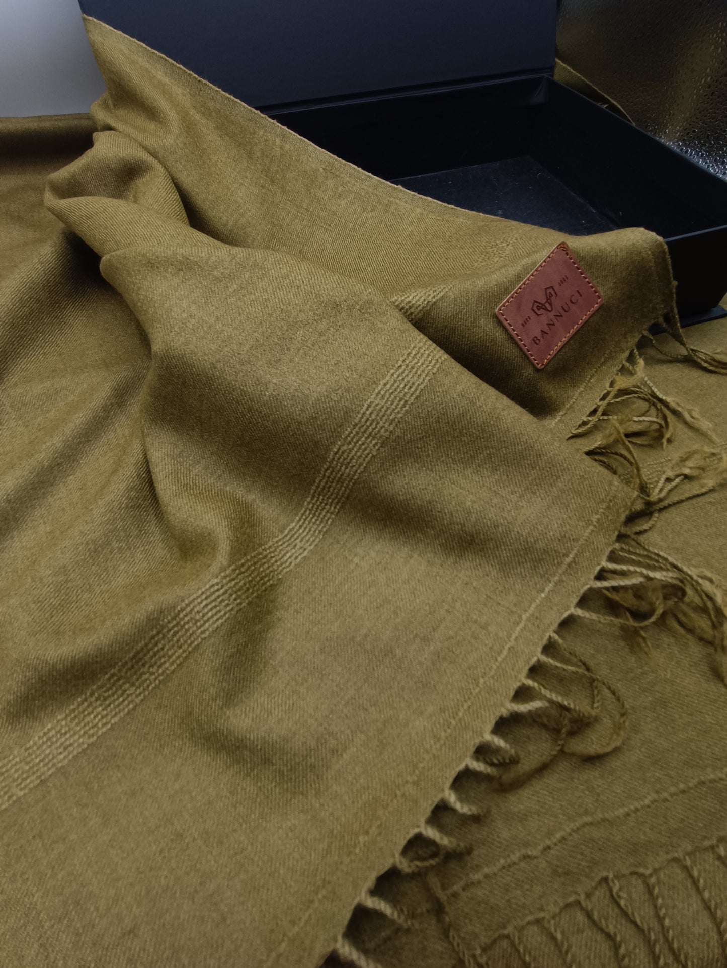 Premium Quality  Dubble fiber Hena plain Pure Woolen Shawl